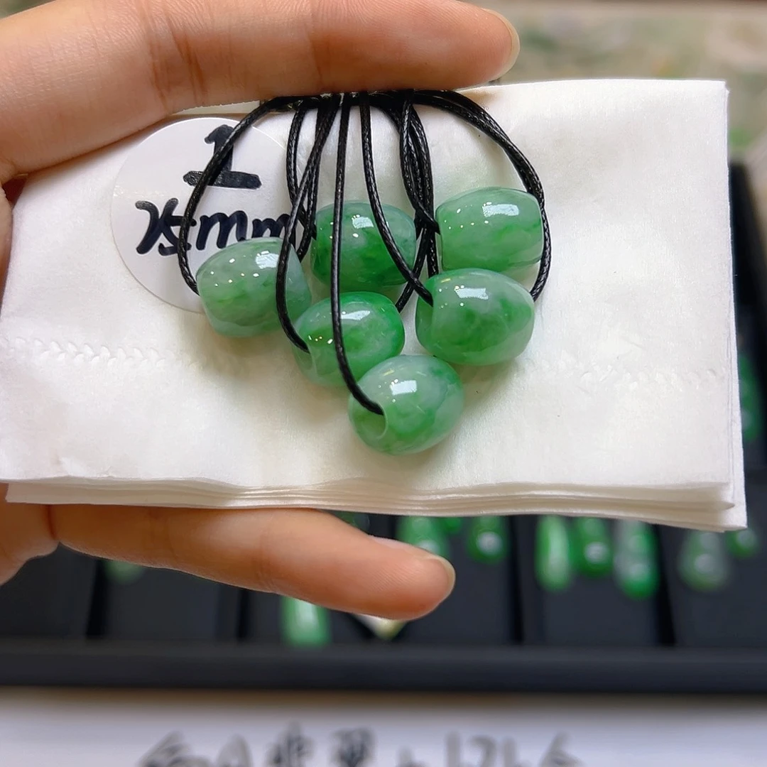 翡翠未镶嵌颈饰多样性发一件