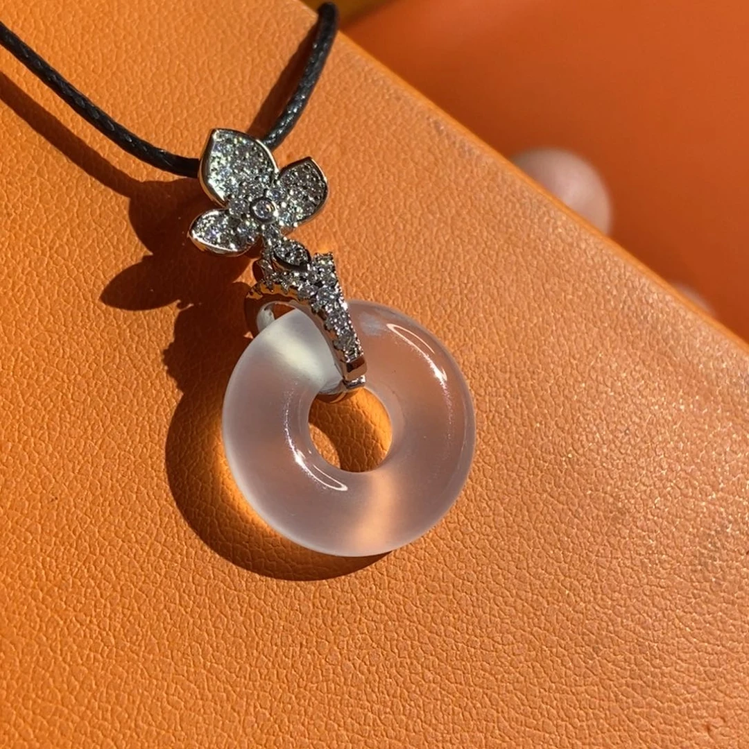 石英质玉未镶嵌颈饰