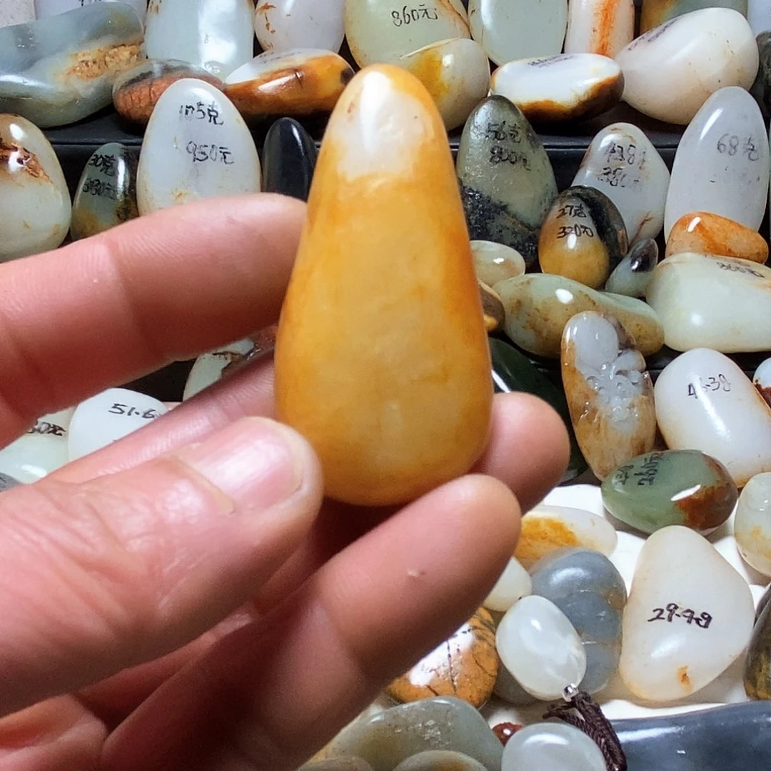 和田玉颈饰未镶嵌吊坠