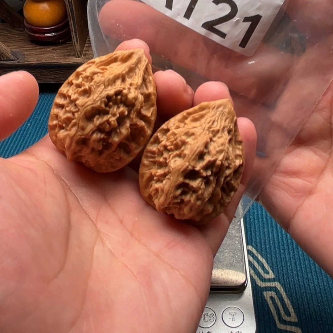 吊坠文玩核桃十三陵鸡心