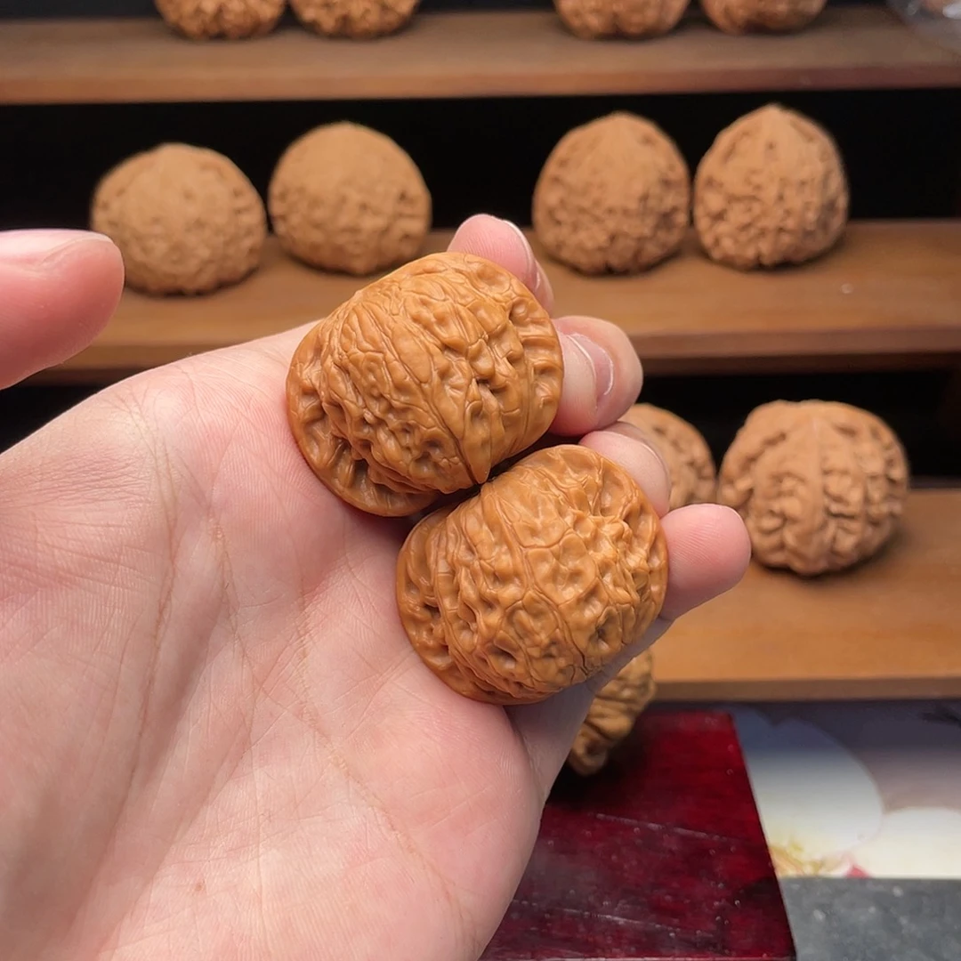 文玩核桃把件38山地红皮小精配正磨