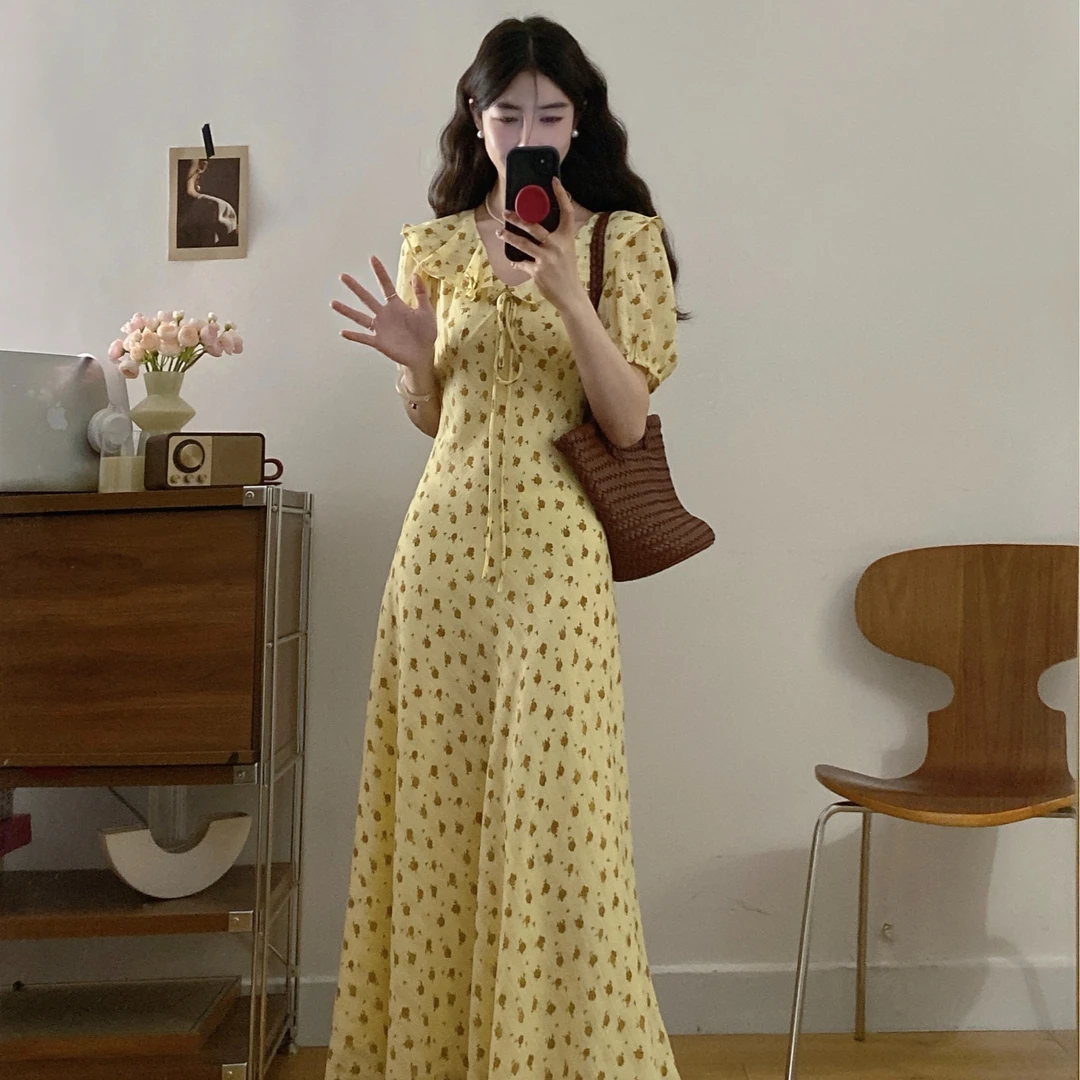 夏季大码碎花连衣裙法式温柔风显瘦连衣裙系带设计感度假连衣裙