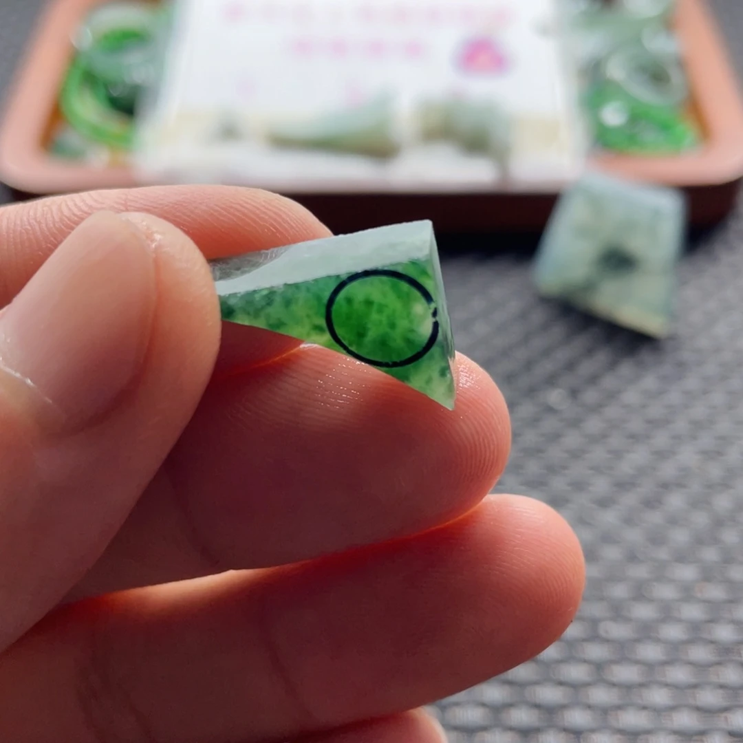 定制翡翠未镶嵌翡翠珠子卡6左右
