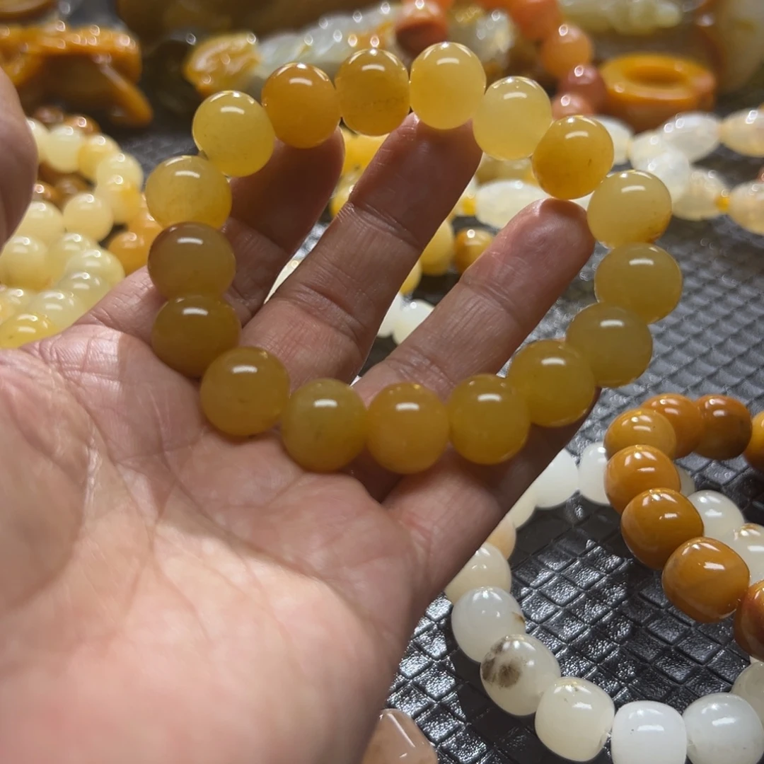 石英质玉未镶嵌颈饰