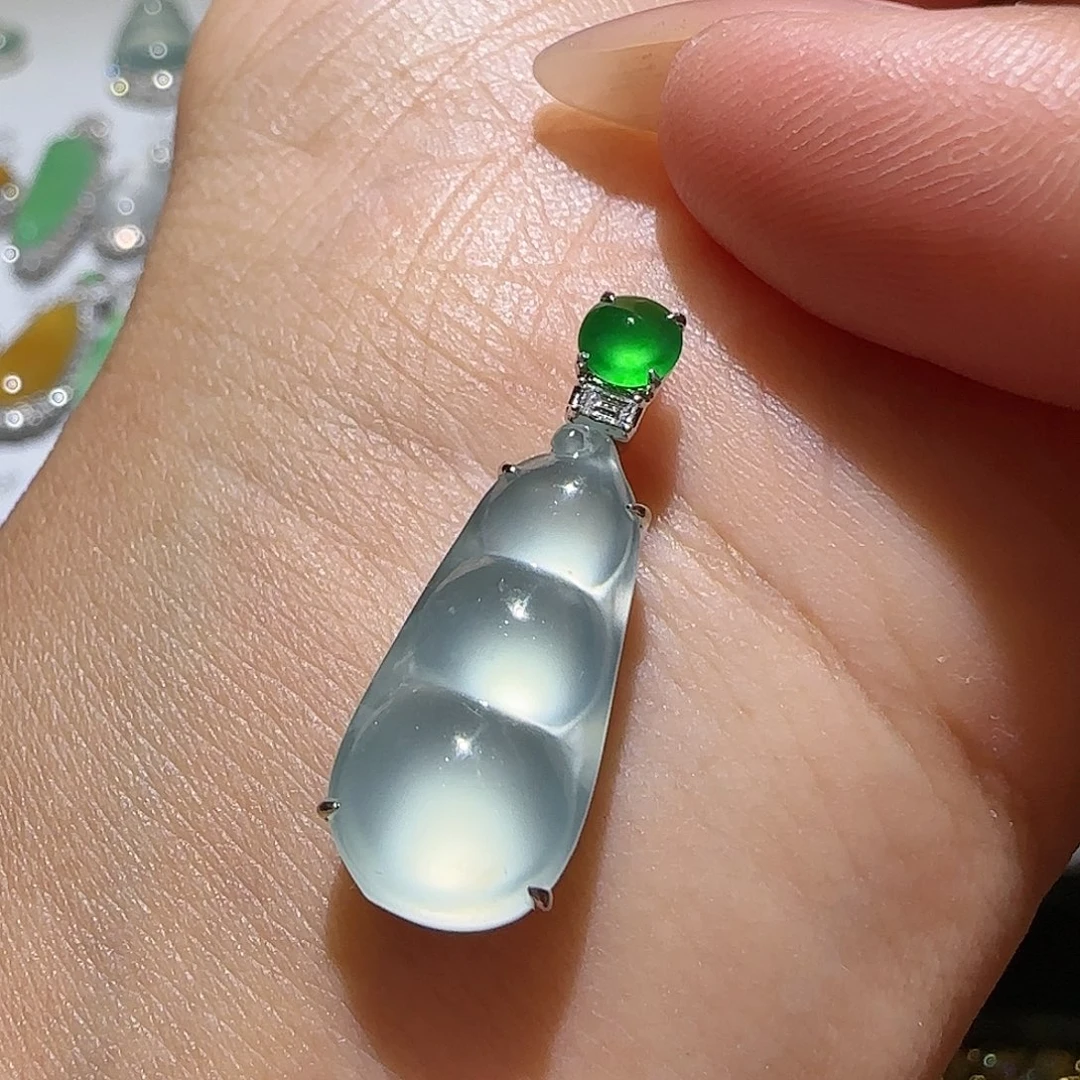 【闪购商品】颈饰18K金镶嵌翡翠天然