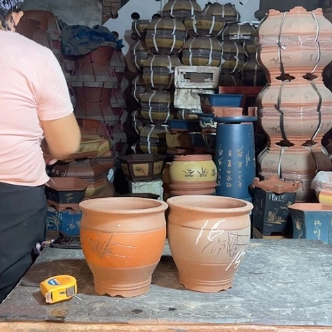 紫砂花盆小金鱼缸两个