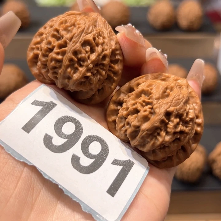 桃核吊坠宫灯文玩核桃