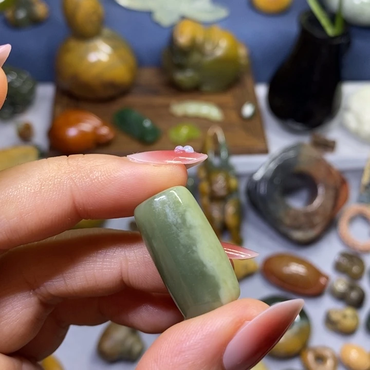 透闪石质玉未镶嵌挂件