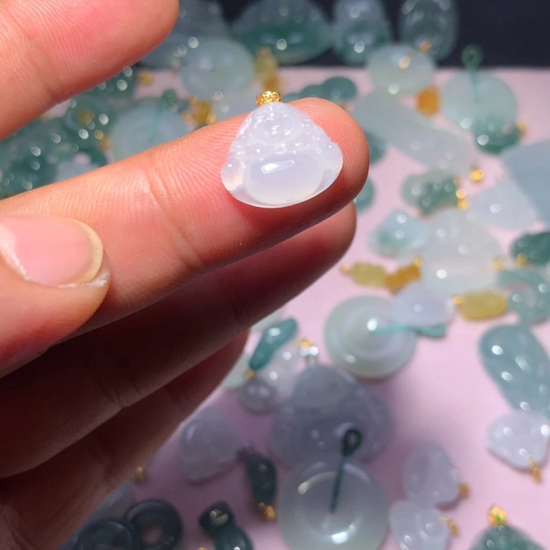 咕***星翡翠18K金镶嵌颈饰