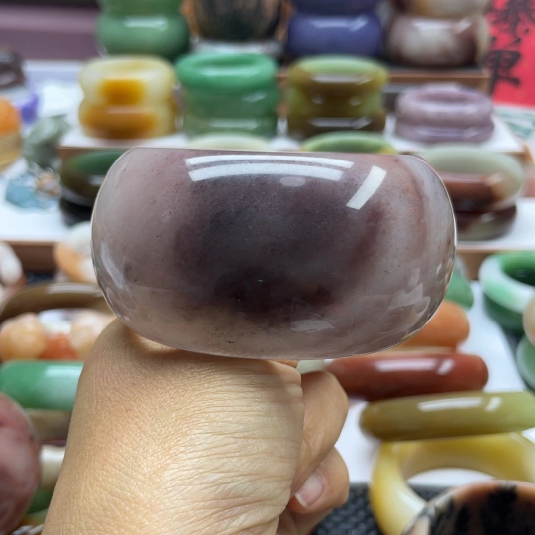 一***。石英岩玉未镶嵌手镯