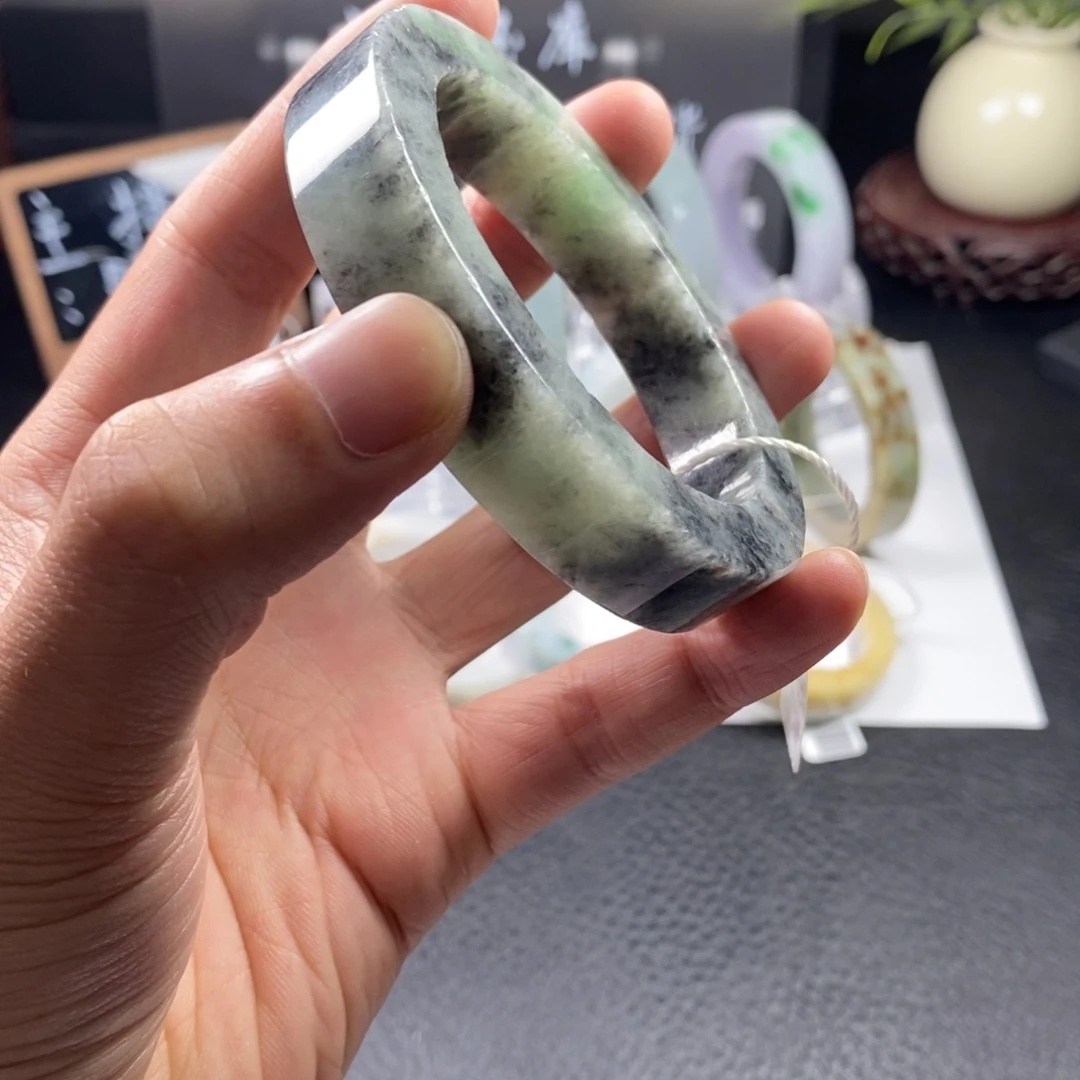 未镶嵌手镯定制翡翠