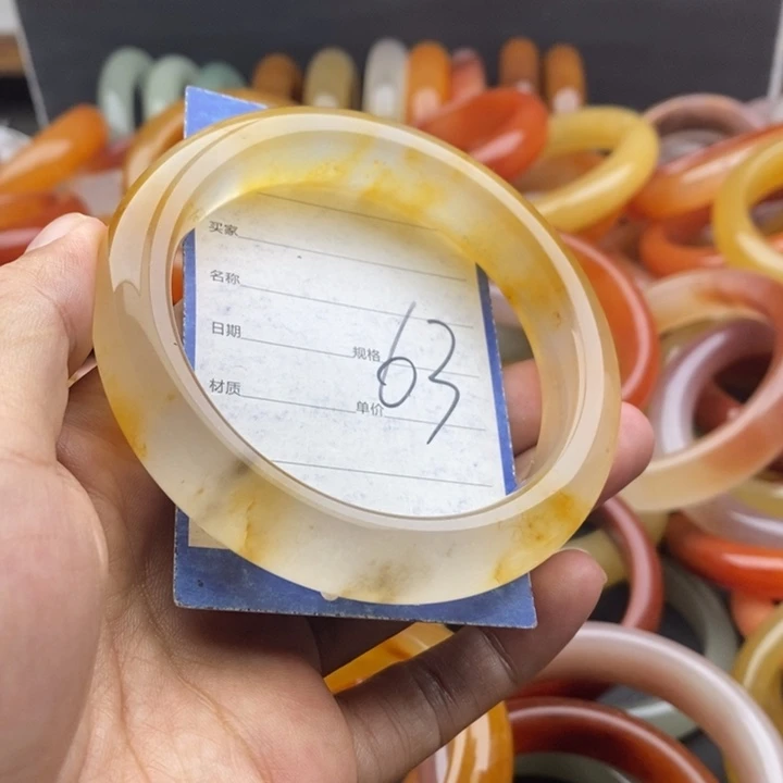 石英质玉手镯未镶嵌