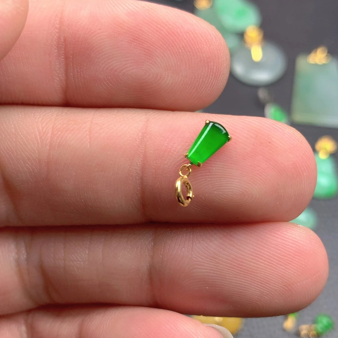 【闪购商品】颈饰18K金镶嵌翡翠忘**头翡翠