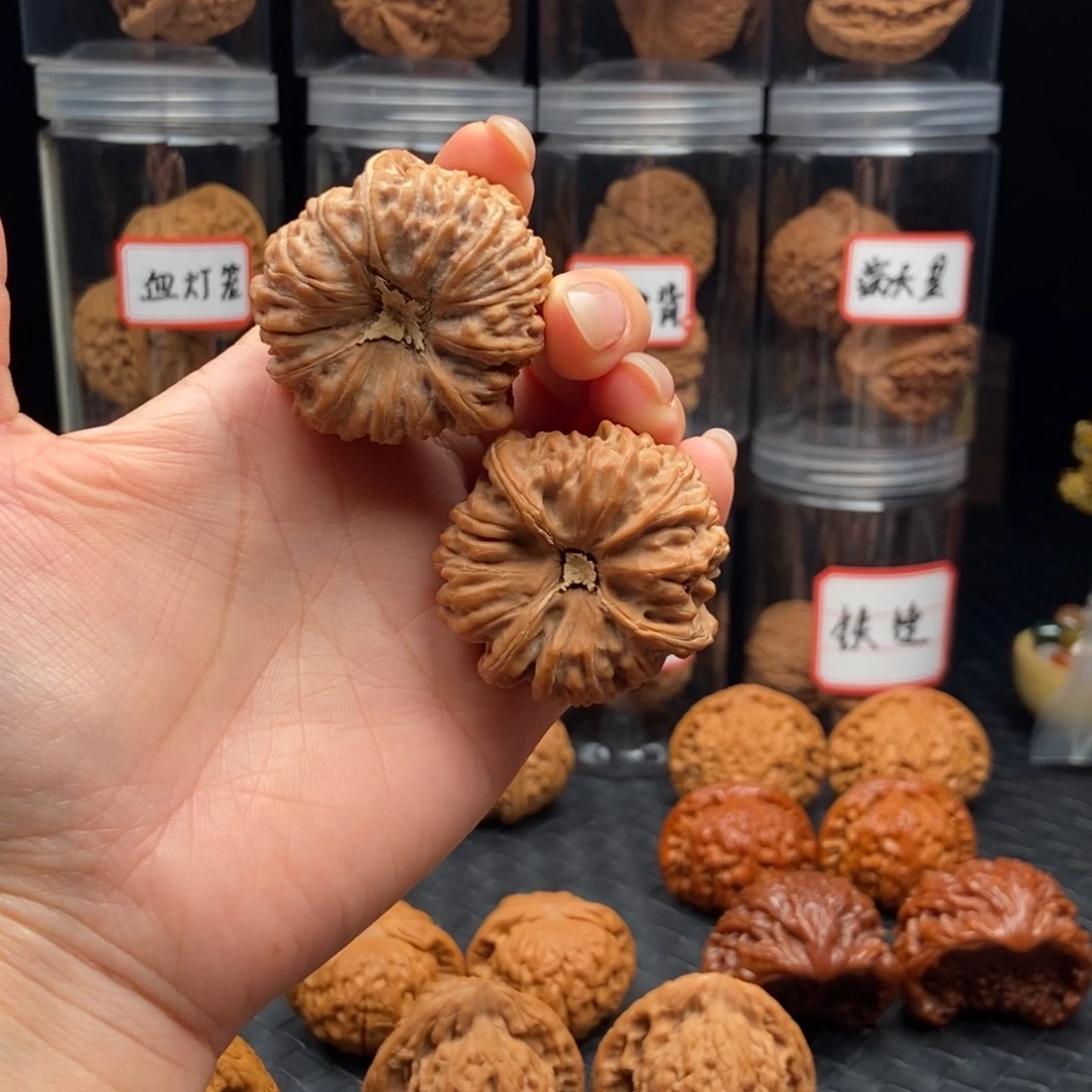 张***溪文玩核桃吊坠凹底三棱