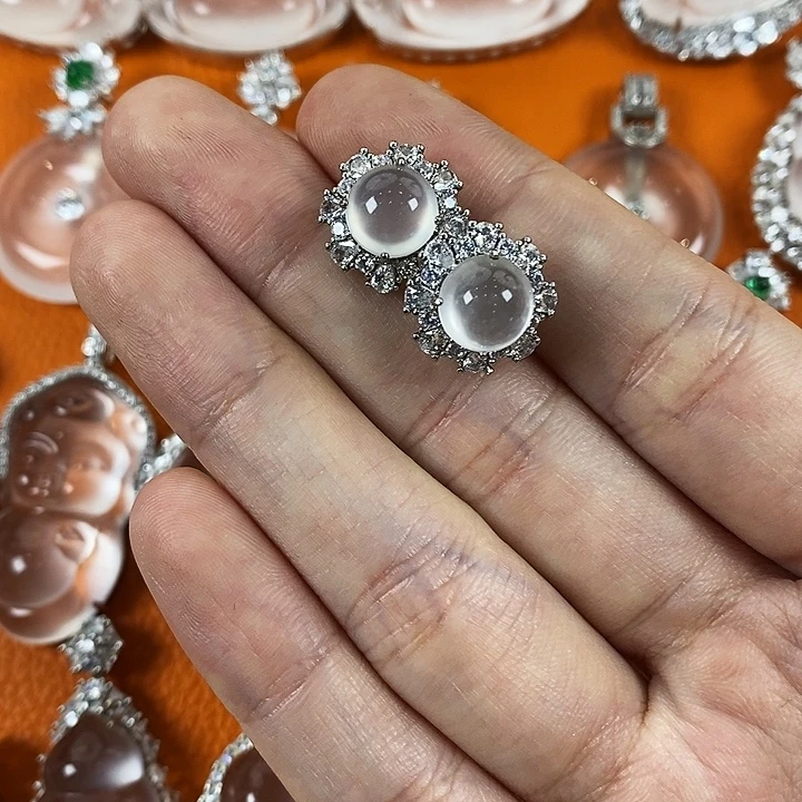 石英质玉合金颈饰