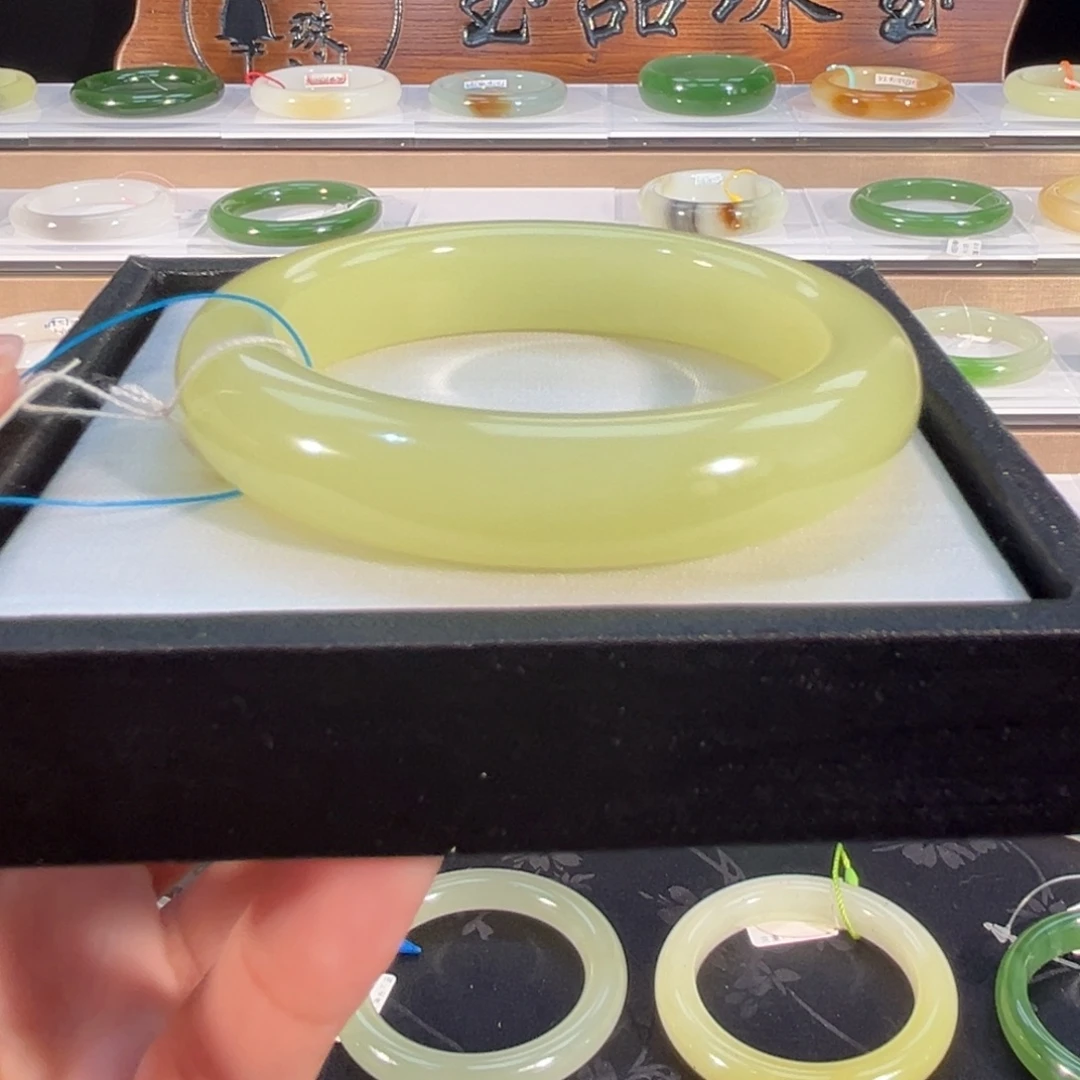 和田玉未镶嵌手镯靓黄 底细