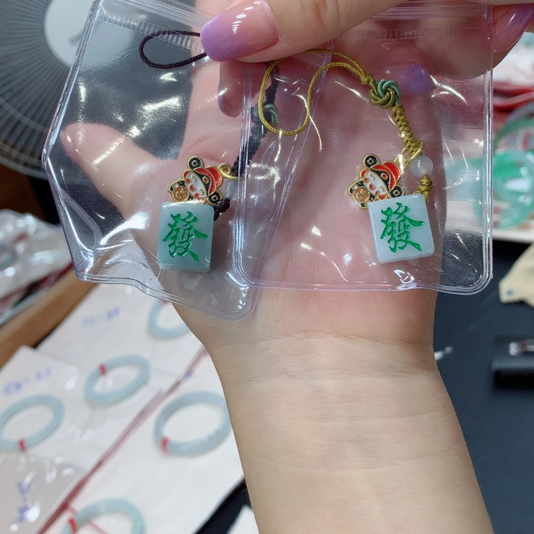 翡翠挂件未镶嵌多样性发1