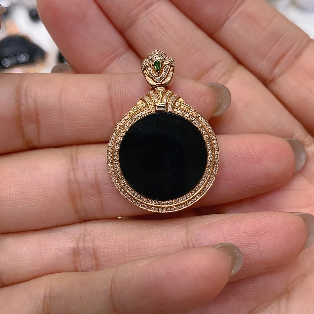 翡翠18K金镶嵌颈饰