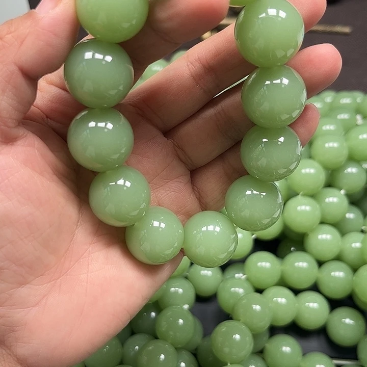 颈饰未镶嵌和田玉（糖玉）