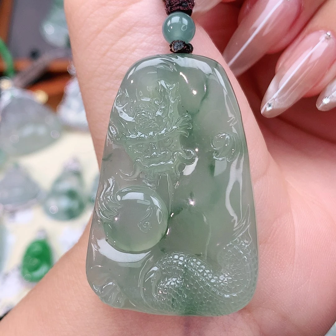 颈饰未镶嵌翡翠龙牌