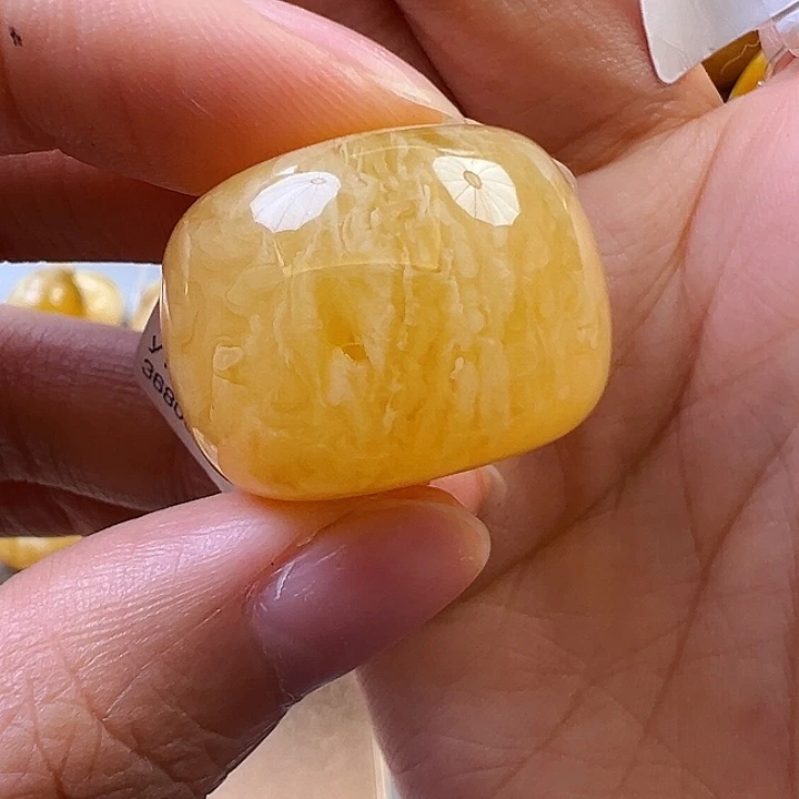 蜜蜡未镶嵌珠宝奇石