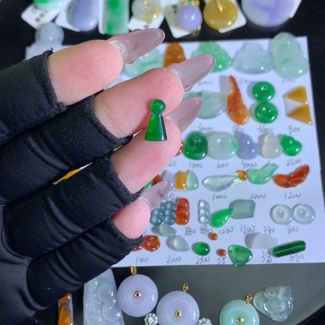 翡翠裸石未镶嵌冰绿蛋柱