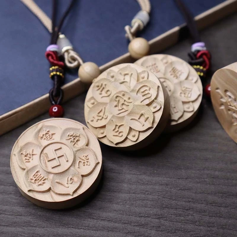 真桃木圆形六字真言双面精雕背面佛字老山桃木六字真言吊坠挂饰