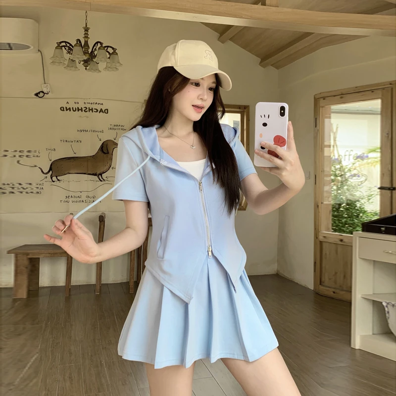 现货实拍 夏季新品大码女装减龄收腰连帽短上衣+高腰百褶裙两件套