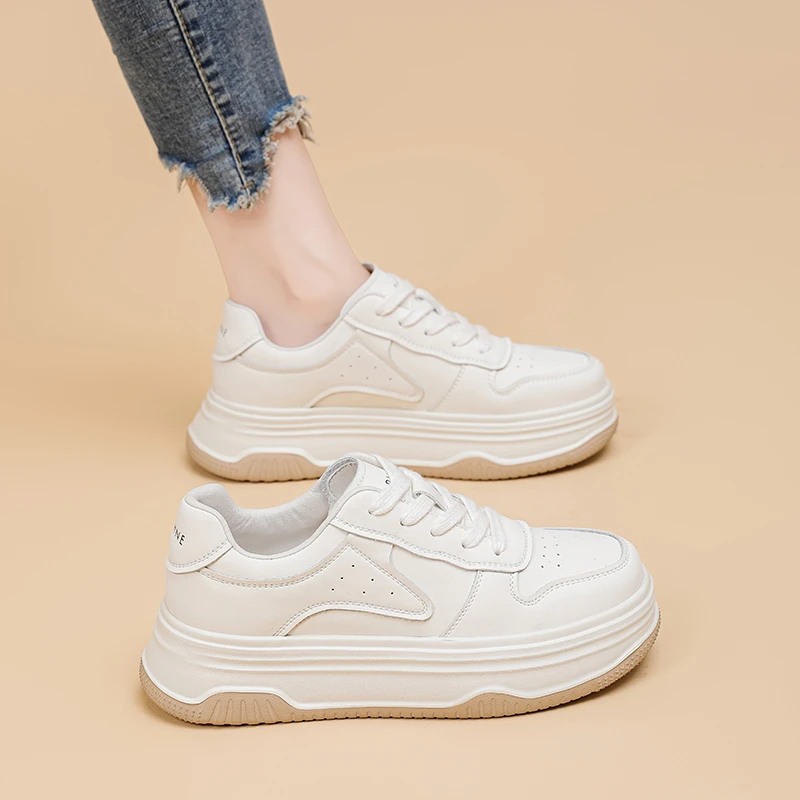 达芙妮秋季时尚百搭甜美风舒适系带小白鞋女款2025爆款专柜正品