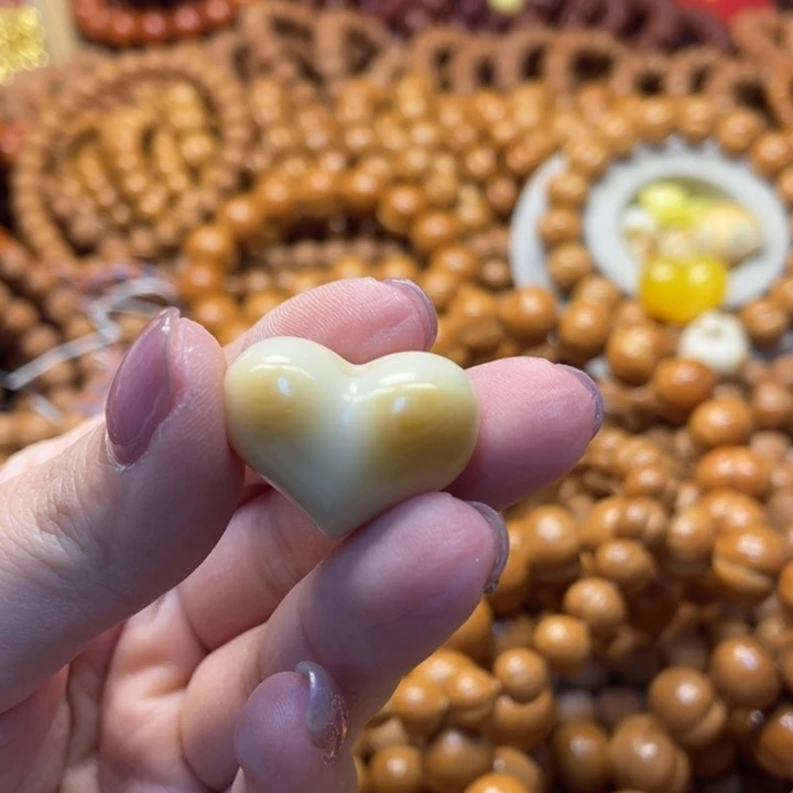 郑****手串猴头核桃爱心配饰