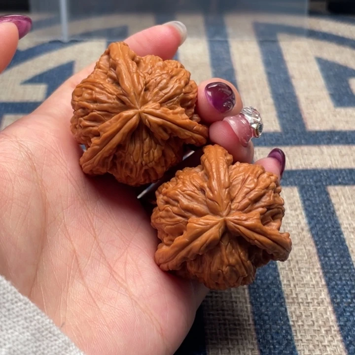 张***_吊坠文玩核桃白狮子