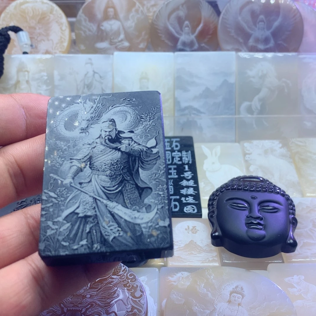 颈饰未镶嵌和田玉（青玉）菜*