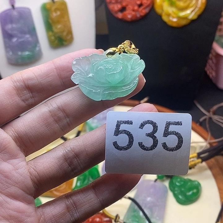 翡翠未镶嵌吊坠(赠链)