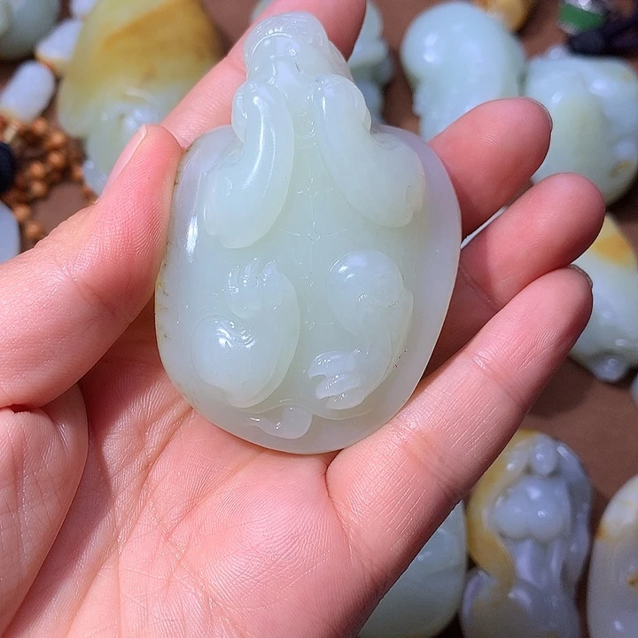 晚****和田玉未镶嵌颈饰