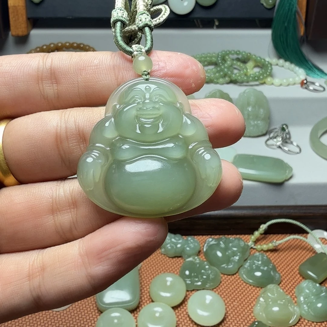 大***.和田玉未镶嵌颈饰