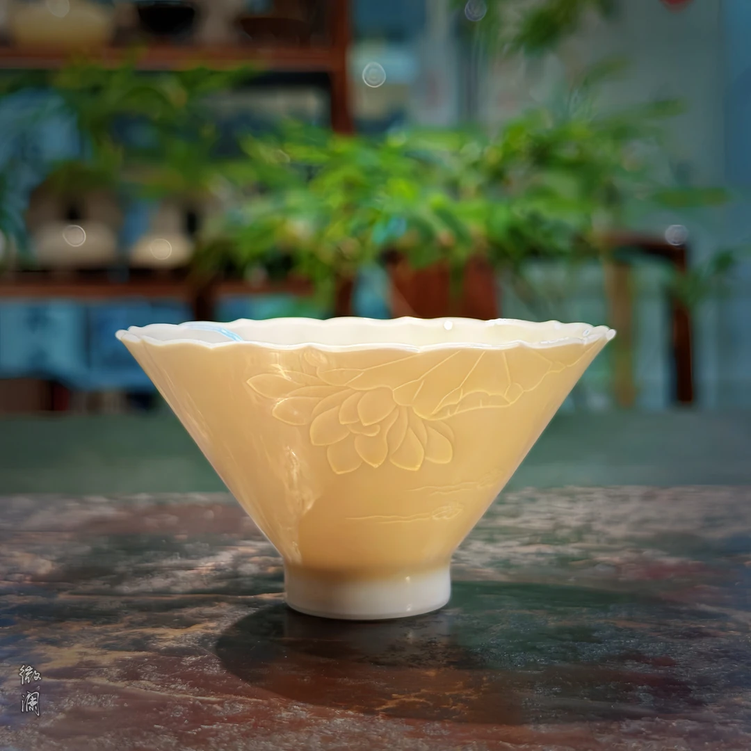 微澜定瓷 斗笠盏 花口剔花 原矿全手薄胎 100ml 原创设计