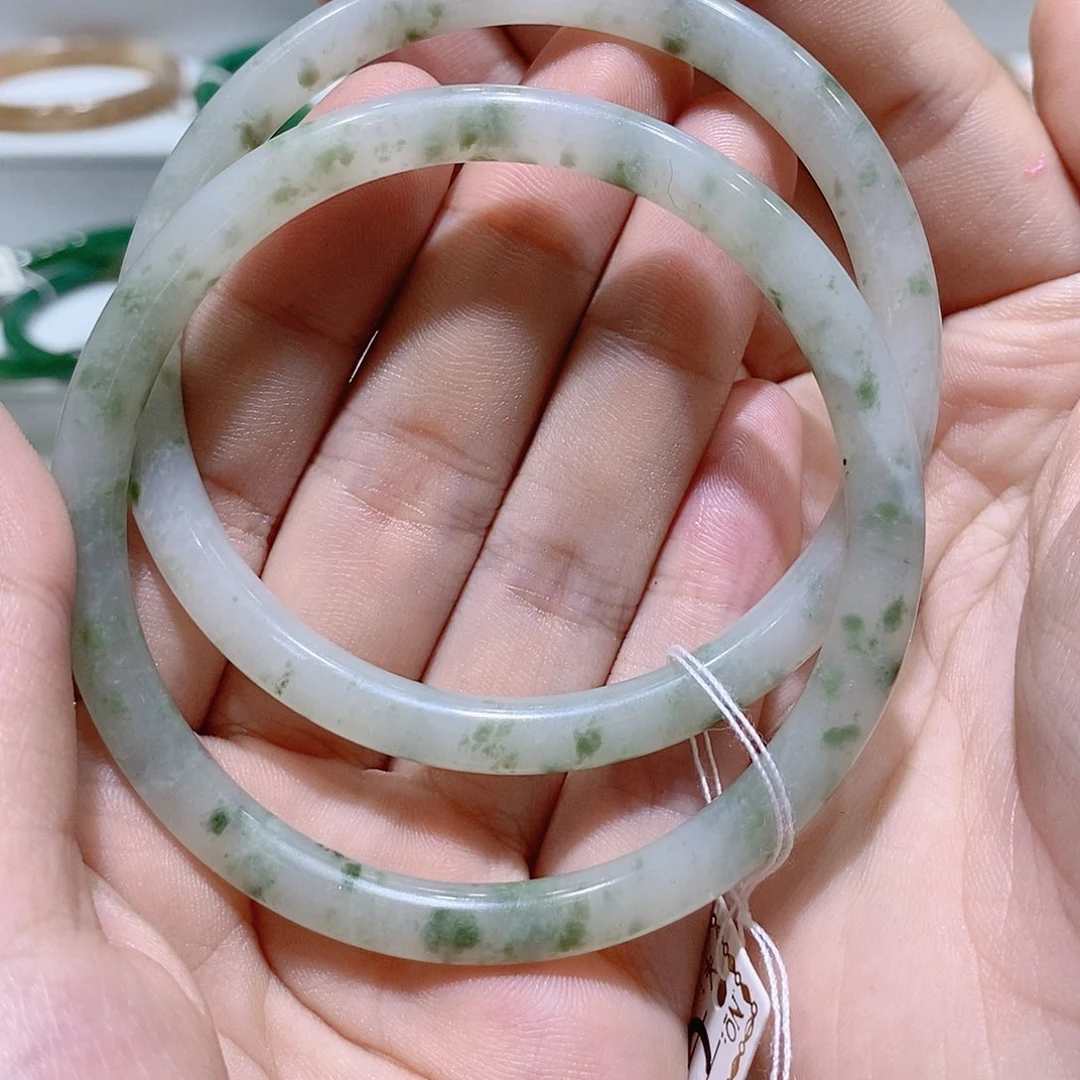 未镶嵌独山玉手镯