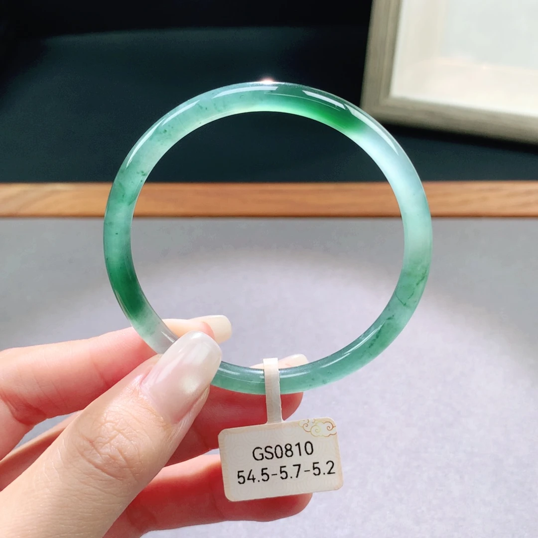 翡翠手镯未镶嵌天然