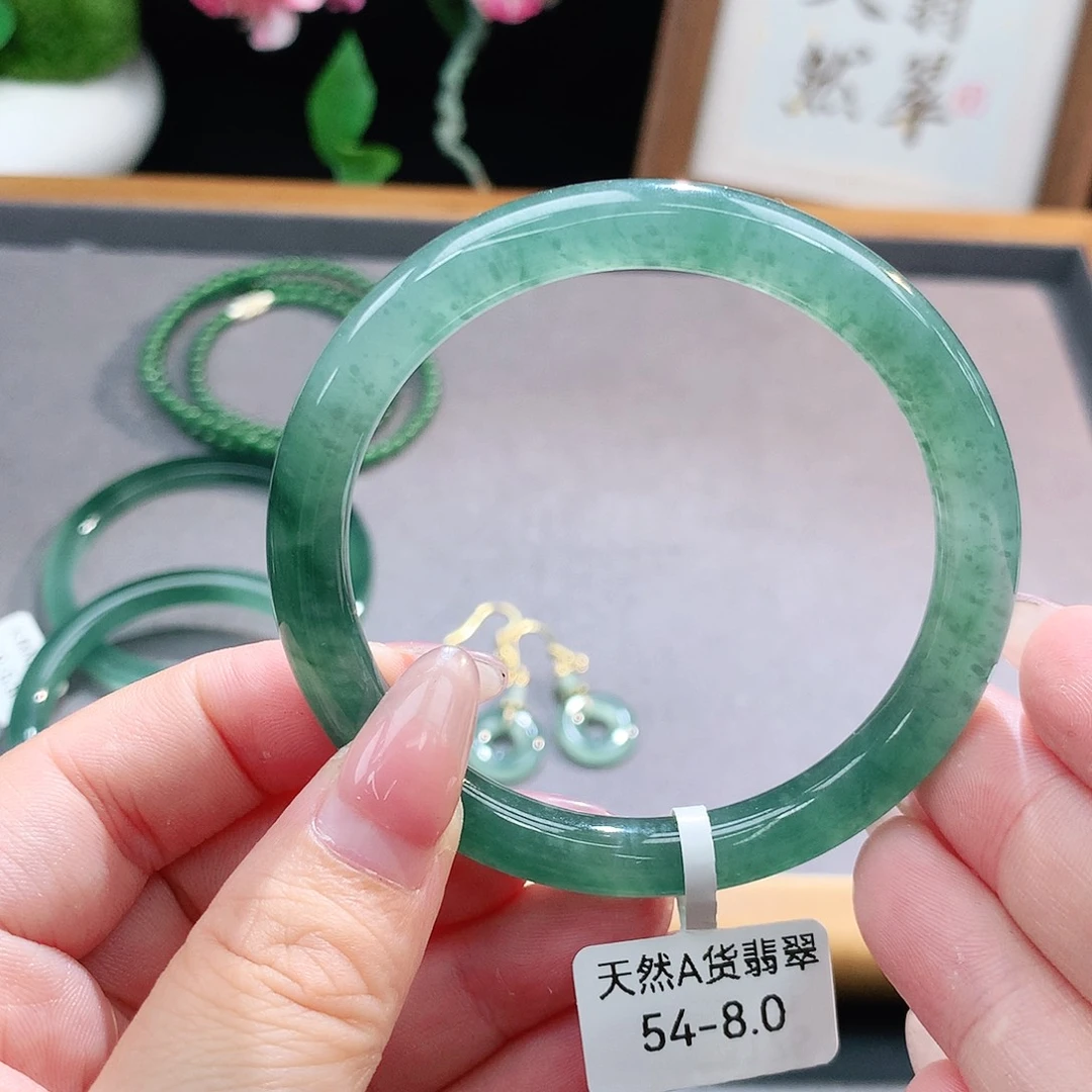 未镶嵌手镯（圆镯）翡翠