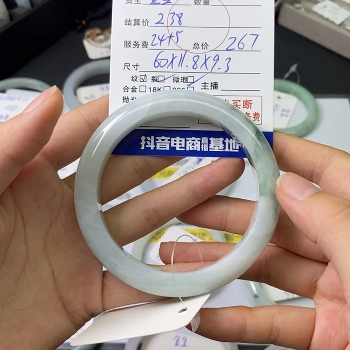 翡翠手镯未镶嵌?*13457245788