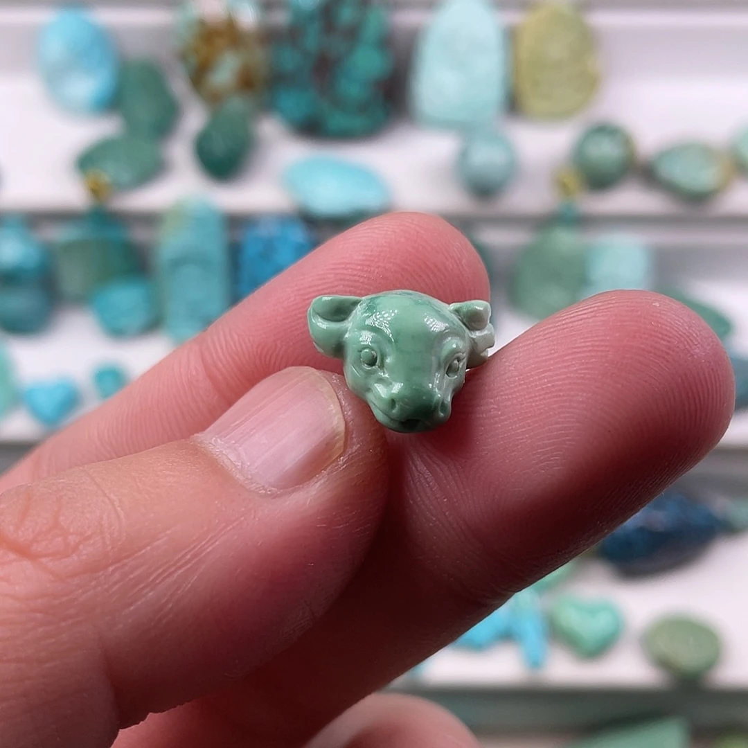 绿松石未镶嵌颈饰