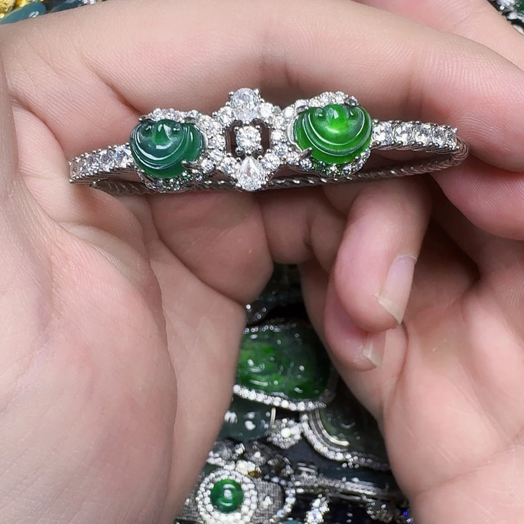 翡翠未镶嵌颈饰天然A货翡翠放漏