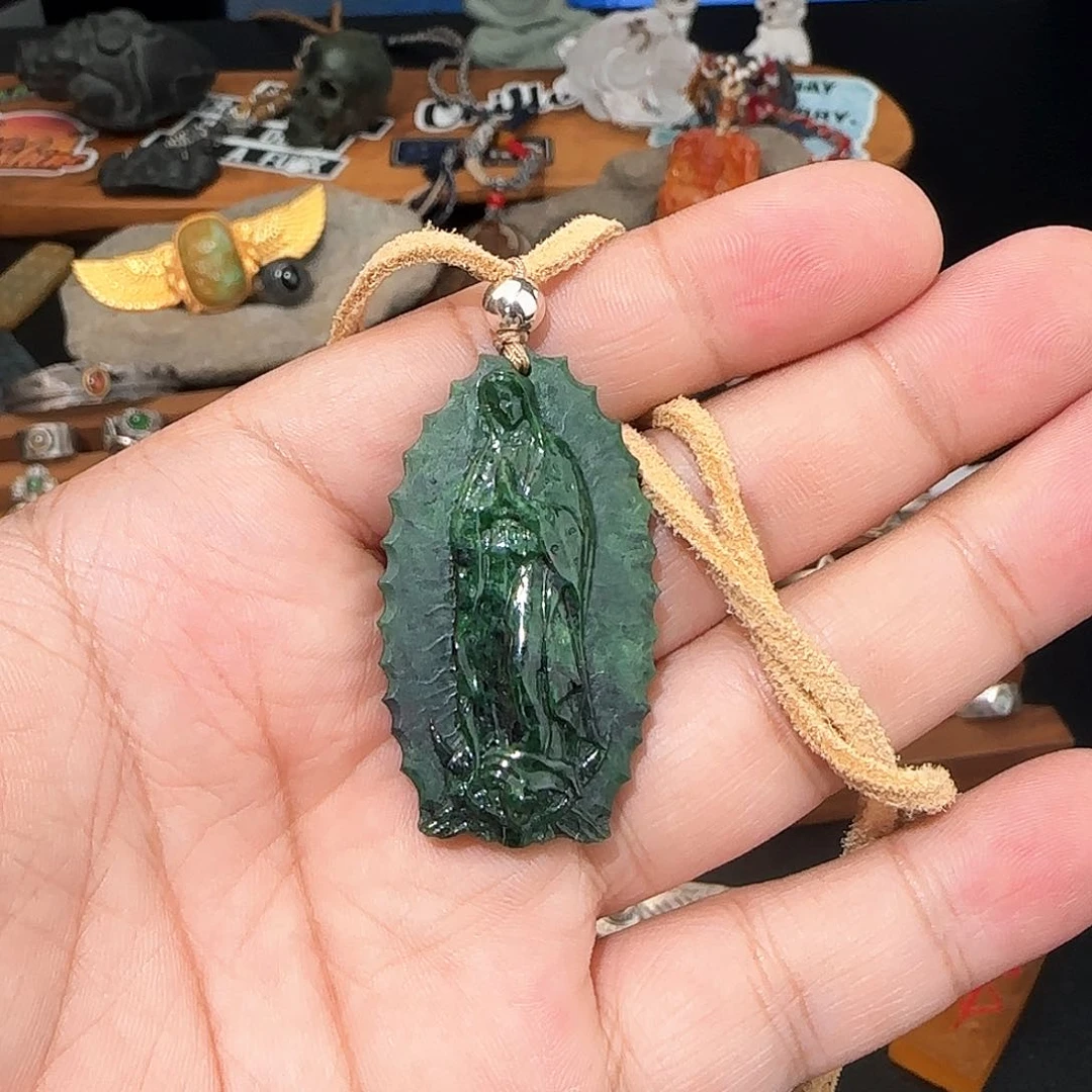 翡翠未镶嵌颈饰smyyy