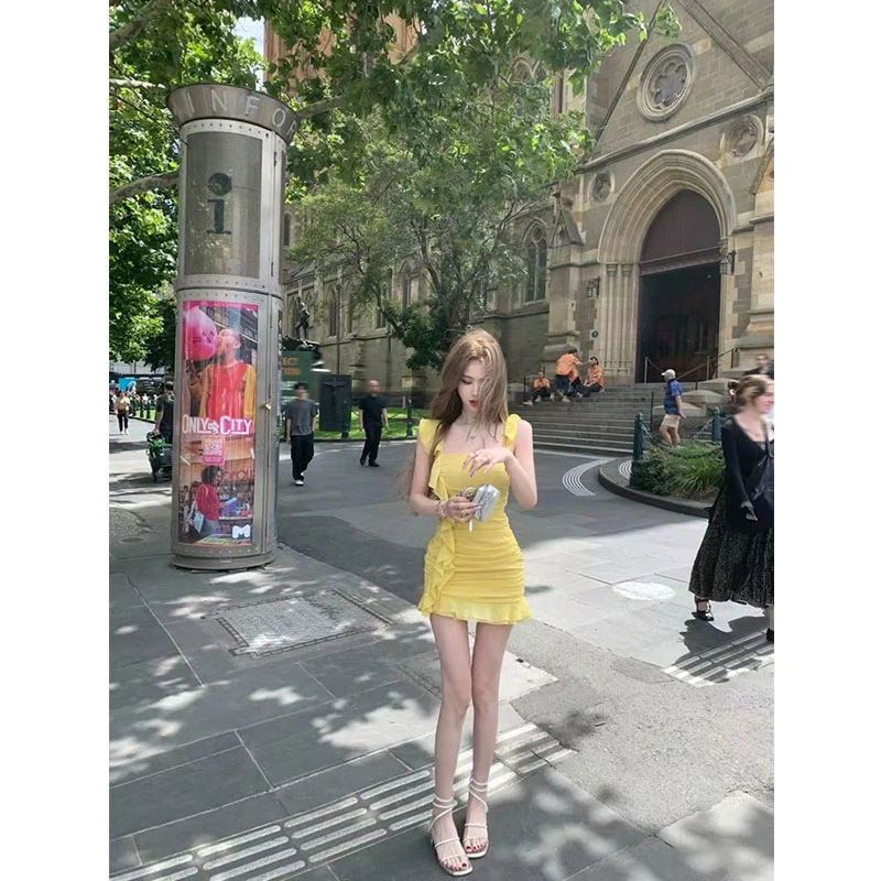2025春季新款纯欲风辣妹荷叶边连衣裙设计感修身显瘦褶皱包臀短裙