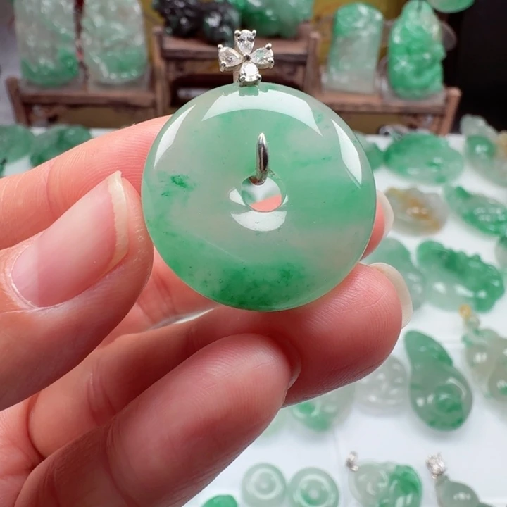 颈饰未镶嵌石英质玉