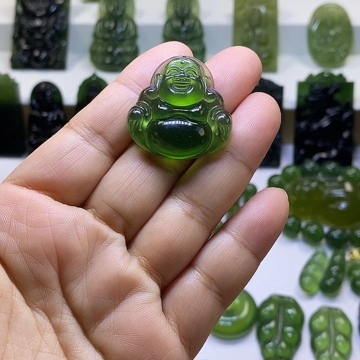 蛇纹石玉颈饰未镶嵌小*斌