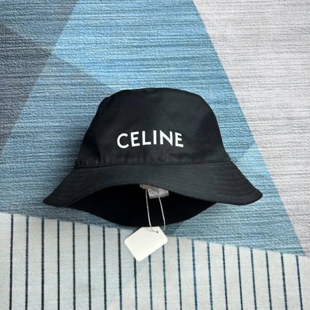 95新 Celine/思琳 Celine黑色字母渔夫帽