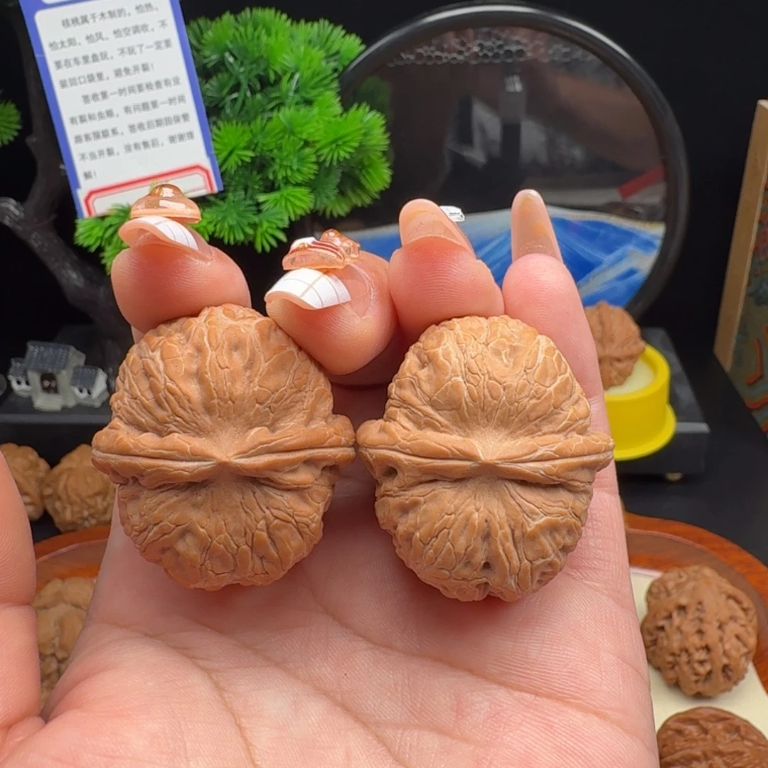 蓝***郁文玩核桃把件全品元宝37
