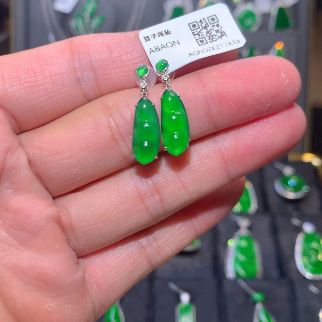 18K金镶嵌翡翠耳坠福豆