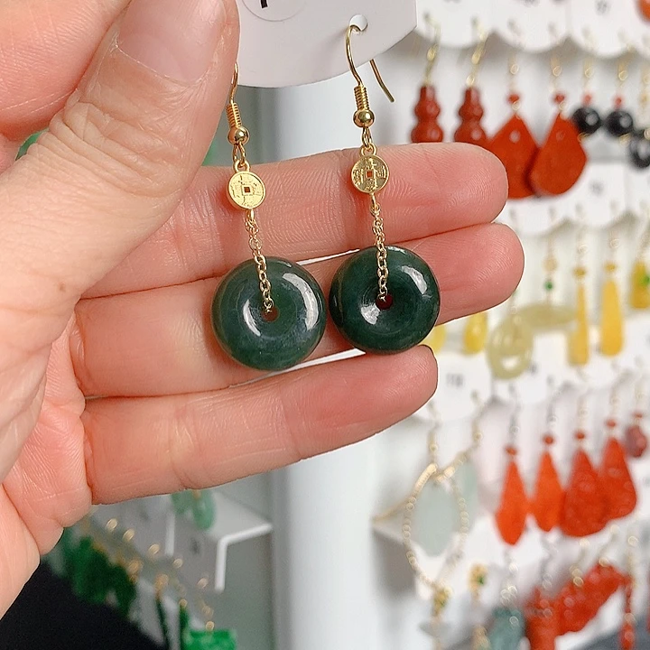 翡翠耳饰未镶嵌翡翠